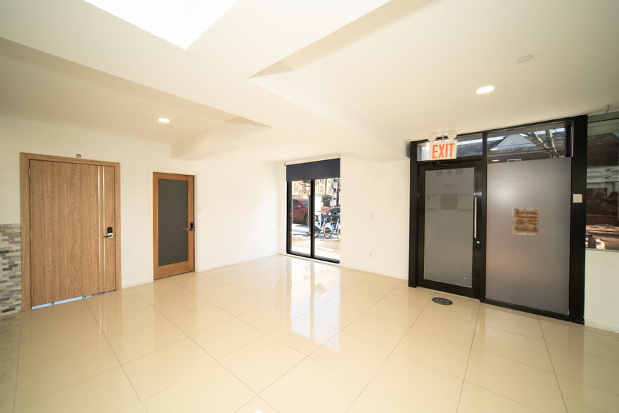 More Photos Of 38-06 Greenpoint Ave, Long Island City Apartments For Lease