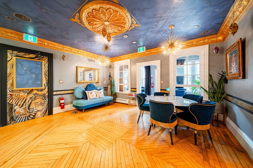 More Photos Of 343 Main St E, Picton Hotel For Sale