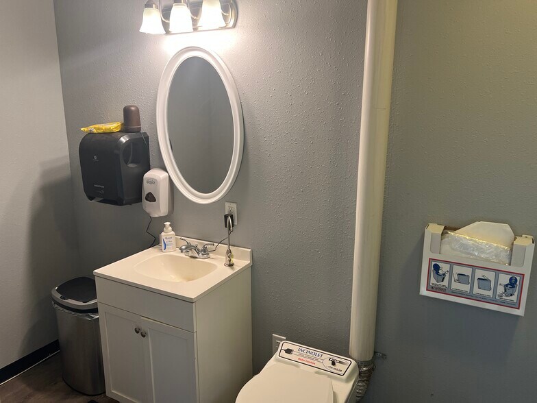 More Photos Of 3705 San Antonio St, Austin Warehouse For Lease