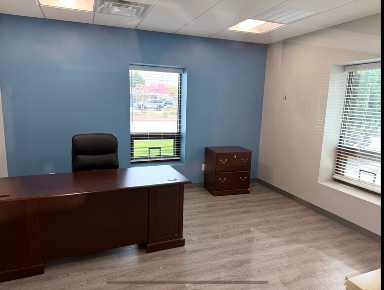 More Photos Of 2000 Deer Park Ave, Deer Park Coworking Space