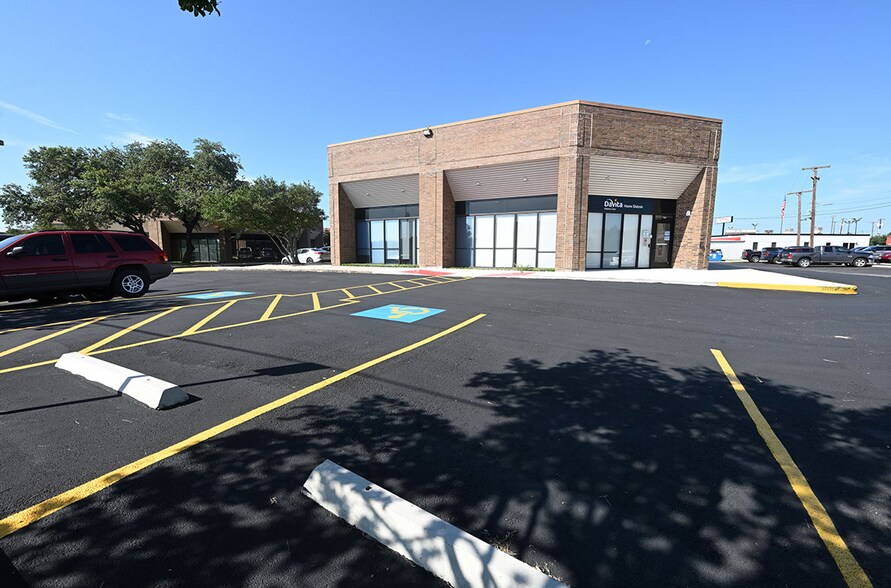 More Photos Of 1313 SE Military Dr, San Antonio Unknown For Lease