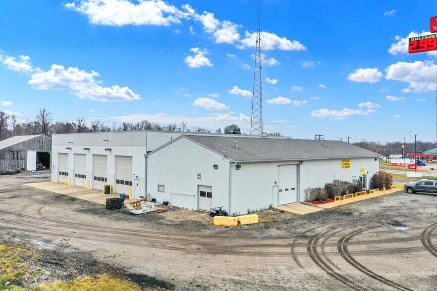 More Photos Of 1116 W County Road 450 N, Brazil Truck Terminal For Lease