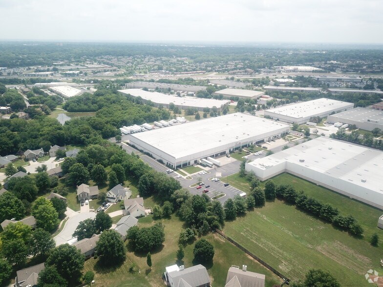 More Photos Of 7751 Nieman Rd, Shawnee Warehouse For Lease