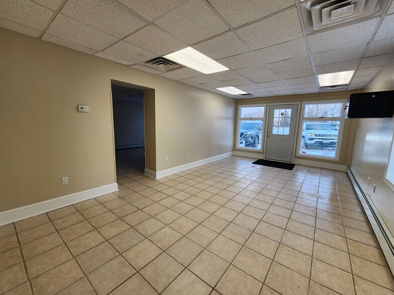 More Photos Of 188 Lake St, Liberty Freestanding For Lease