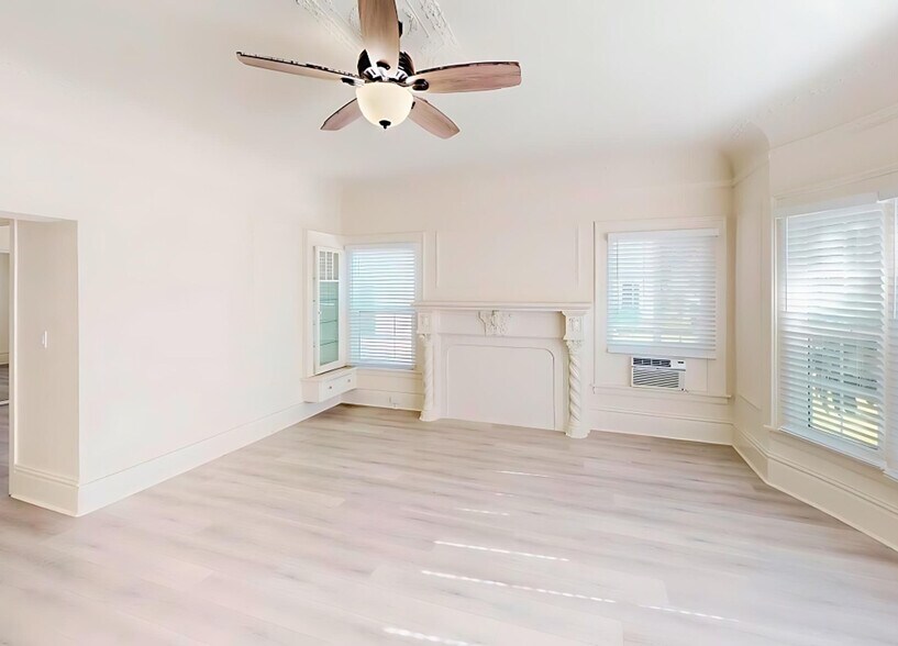 More Photos Of 1139 W 27th St, Los Angeles Apartments For Sale