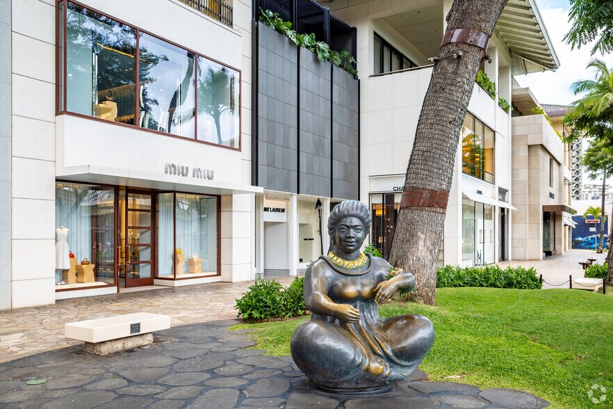 More Photos Of 2100-2118 Kalakaua Ave, Honolulu Storefront For Lease