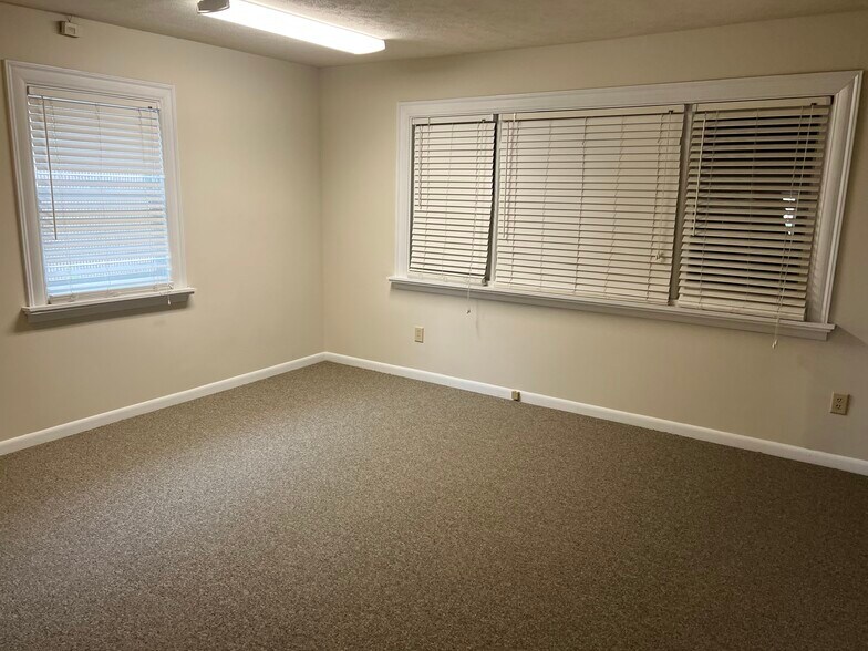 More Photos Of 1675 NW Old 41 Hwy, Marietta Service For Lease