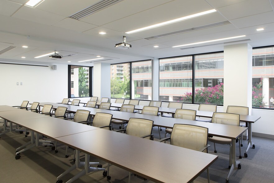 More Photos Of 1010 N Glebe Rd, Arlington Office For Lease