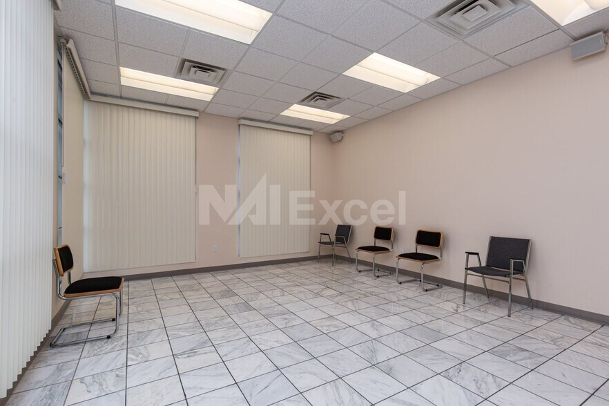 More Photos Of 1669 W Horizon Ridge Pky, Henderson Office For Sale