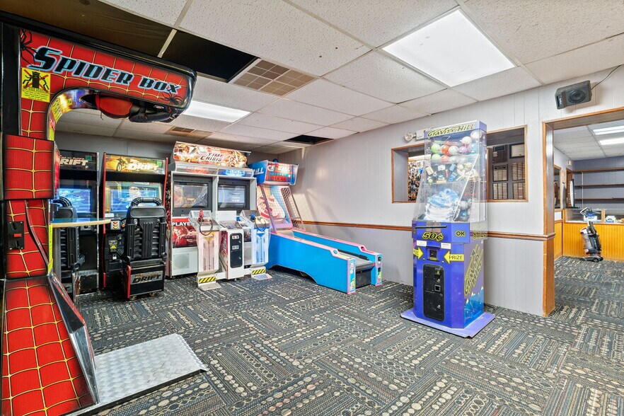 More Photos Of 1616 N Section St, Sullivan Sports And Entertainment For Sale