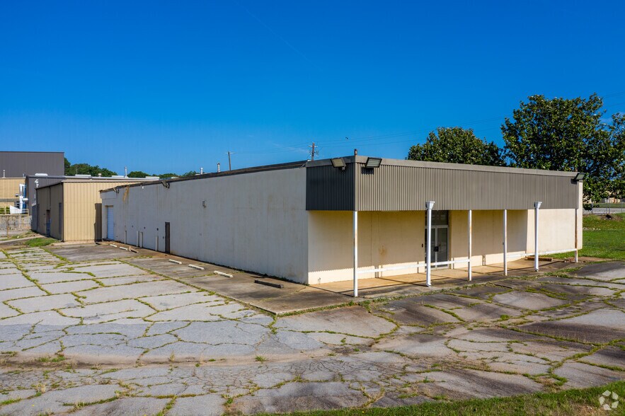 More Photos Of 535 Macon St, McDonough Manufacturing For Lease