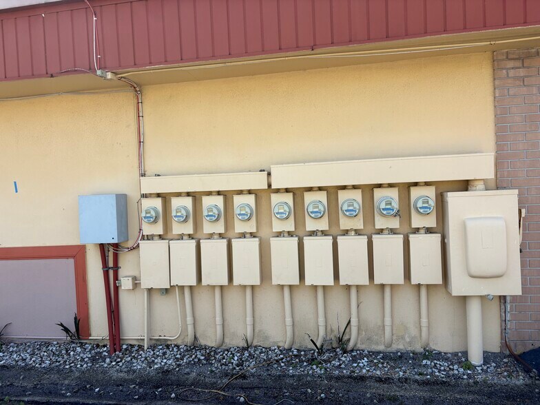 More Photos Of 3900 Broadway Ave, Fort Myers Medical For Sale