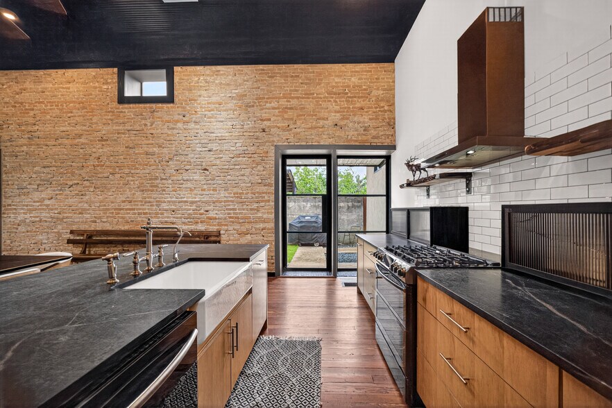 More Photos Of 614 High St, Comfort Storefront Retail Residential For Sale