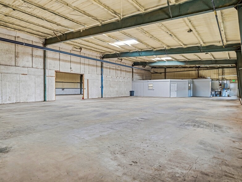 More Photos Of 5 Woodland Dr, Asheville Warehouse For Lease