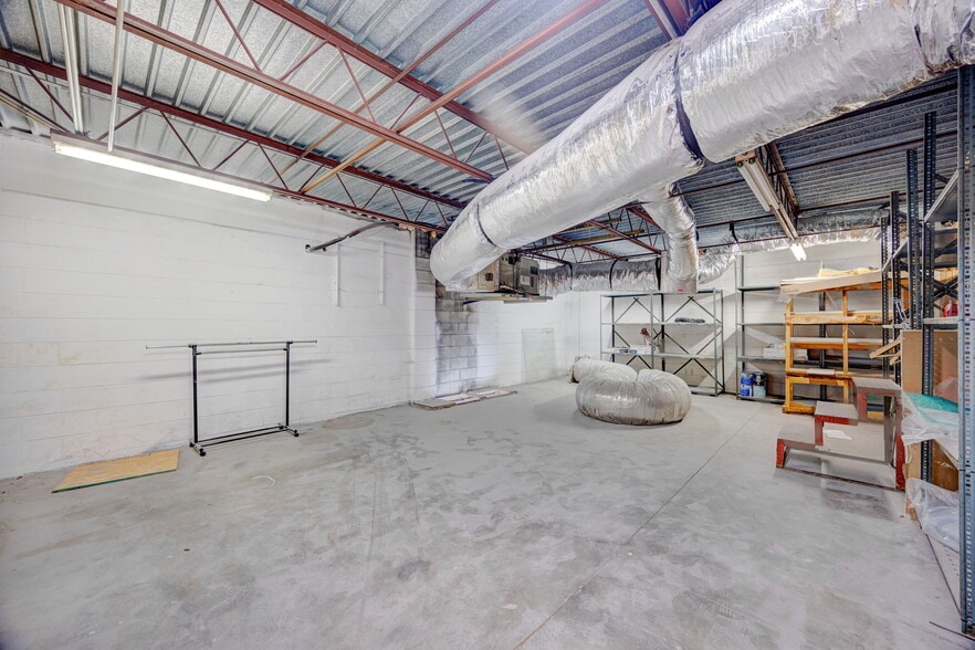 More Photos Of 1001 E Skagway Ave, Tampa Warehouse For Lease