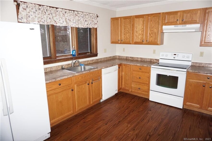 More Photos Of 284 Merrow Rd, Tolland Office For Sale