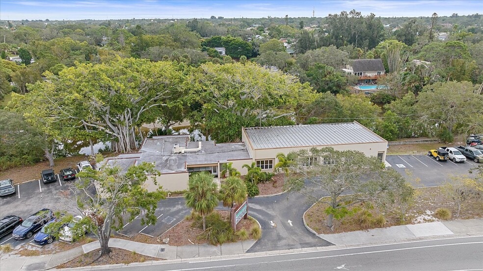 More Photos Of 3205 Southgate Cir, Sarasota Office For Sale