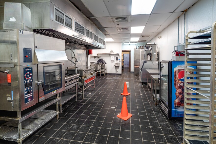 More Photos Of 702 Mall Blvd, Brunswick Supermarket For Sale