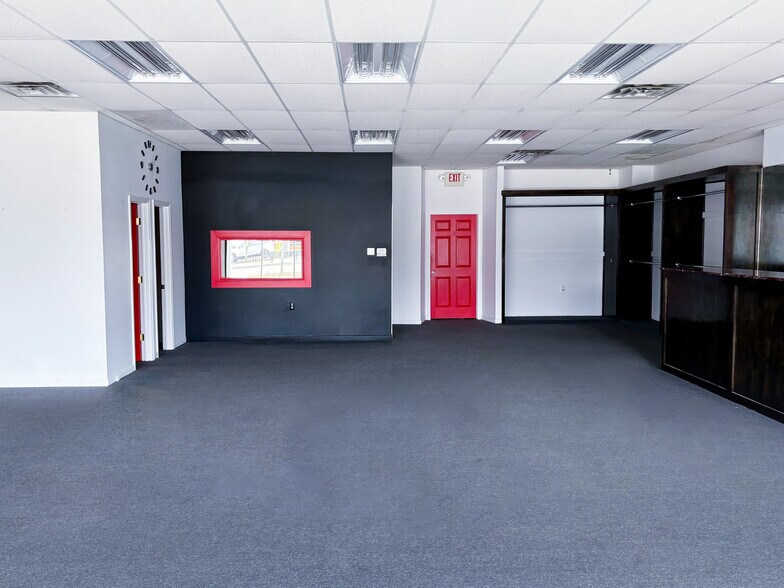 More Photos Of 19330 Livernois Ave, Detroit General Retail For Lease