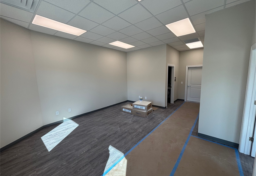 More Photos Of 4270 US Highway 421 N, Wilmington Light Manufacturing For Lease