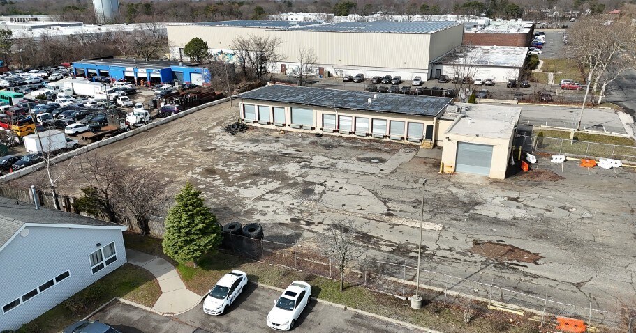 More Photos Of 22 Spence St, Bay Shore Land For Lease