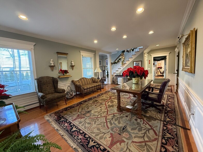 More Photos Of 336 South St, Hyannis Office For Sale