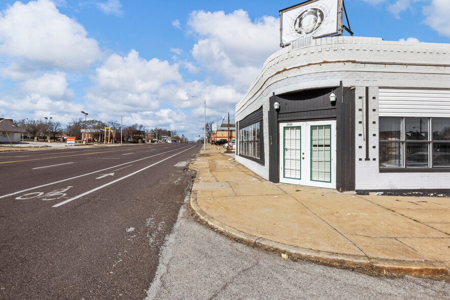 More Photos Of 2600 N Florissant Ave, Saint Louis Flex For Sale