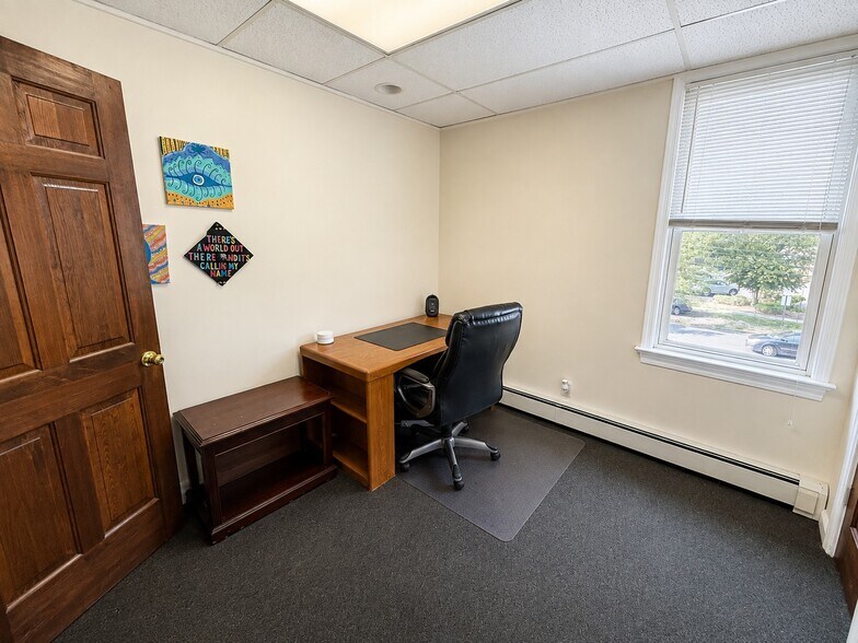 More Photos Of 528 Rahway Ave, Woodbridge Office For Lease