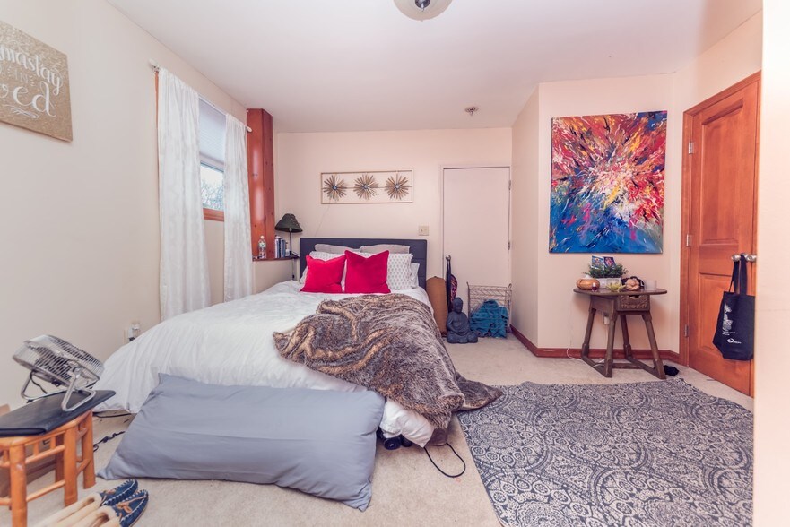 More Photos Of 11 Main St, Kingston Restaurant For Sale