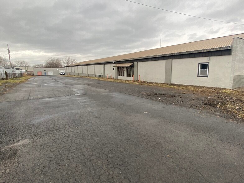 More Photos Of 1811 LeMoyne Ave, Syracuse Warehouse For Lease