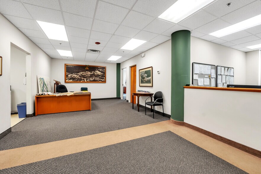 More Photos Of 80 Optical Dr, Southbridge Flex For Lease