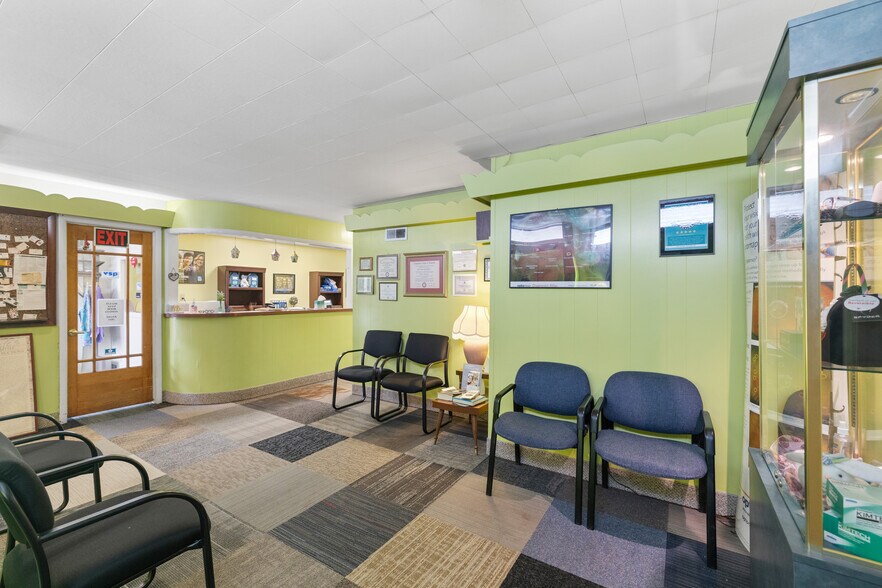 More Photos Of 105 N Main St, North Syracuse Medical For Sale