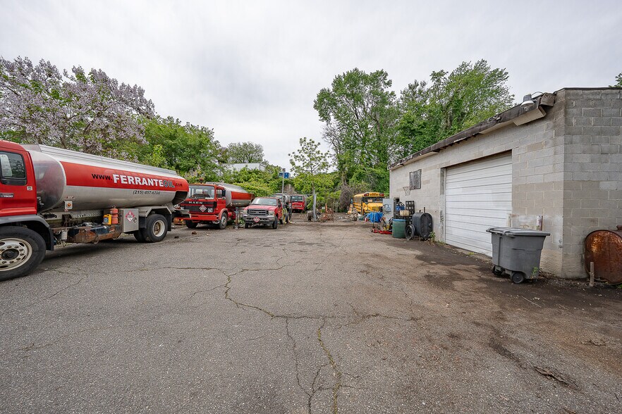 More Photos Of 175 W Wellens Ave, Philadelphia Warehouse For Sale