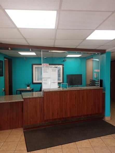 More Photos Of 2501 52nd Ave, Moline Hotel For Sale