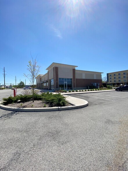 More Photos Of 8220 106th St, Indianapolis Storefront For Sale