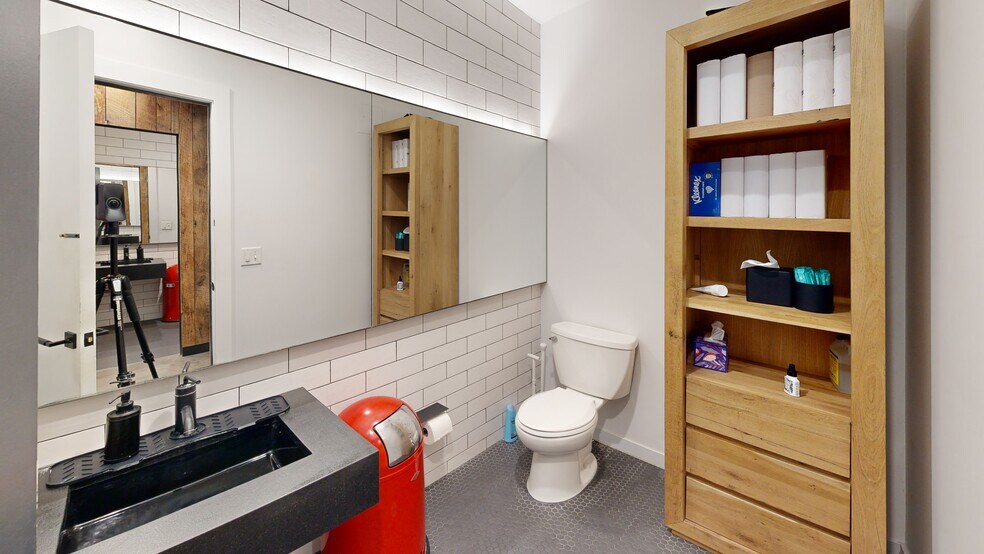 More Photos Of 1643 N Milwaukee Ave, Chicago Office For Lease