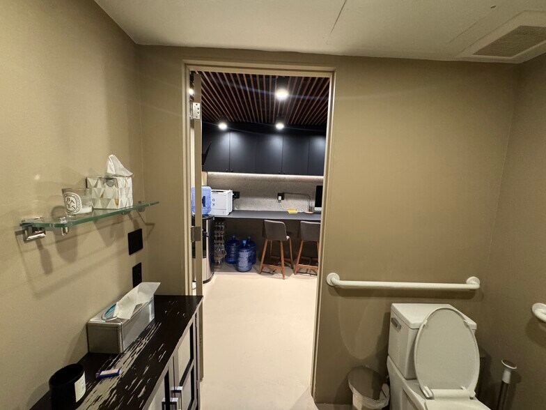 More Photos Of 520 E Durant Ave, Aspen General Retail For Lease