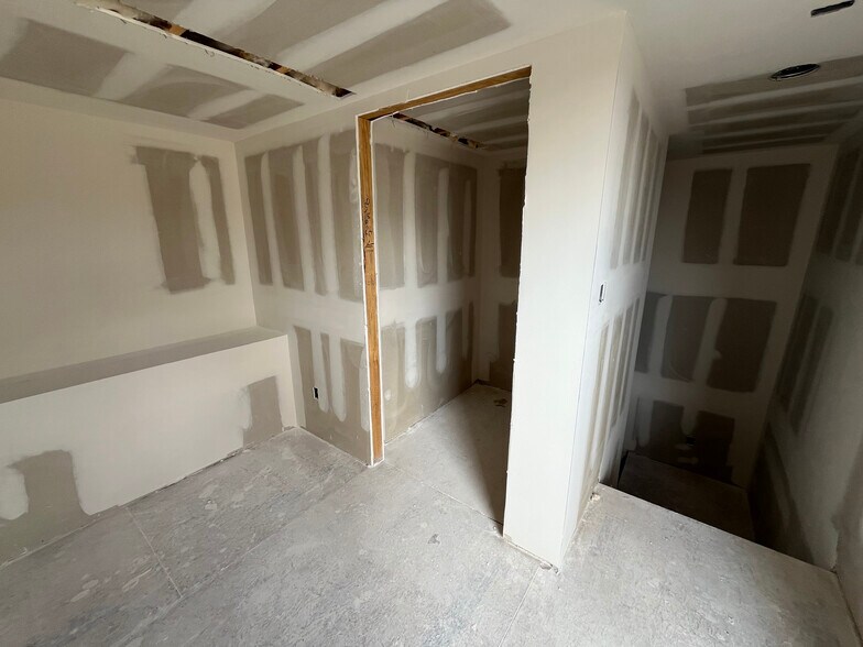 More Photos Of 5821 Winsome Ln, Houston Apartments For Sale
