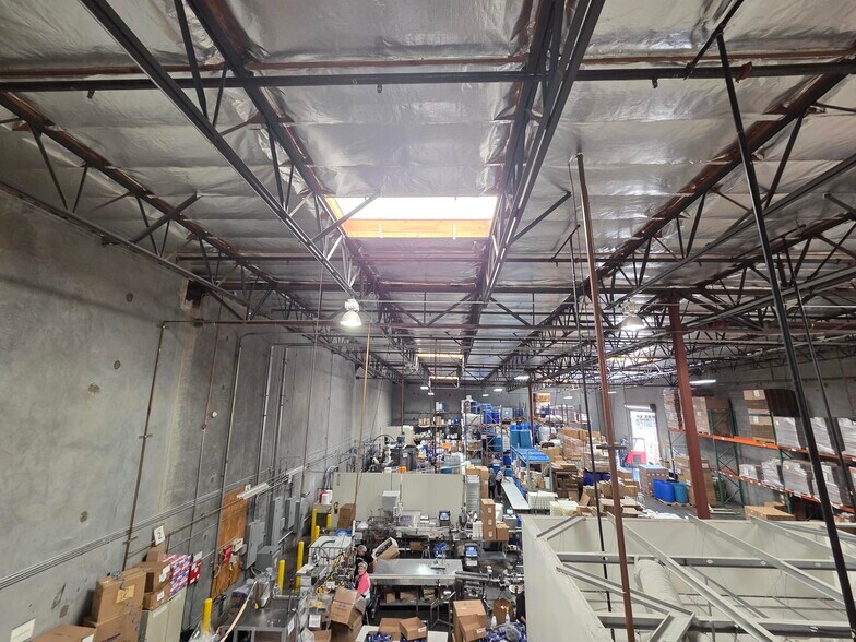 More Photos Of 19845-19849 Nordhoff St, Northridge Manufacturing For Sale