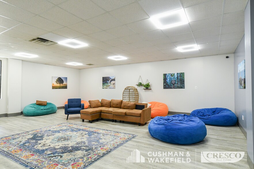 More Photos Of 14445 Broadway Ave, Cleveland Office For Sale