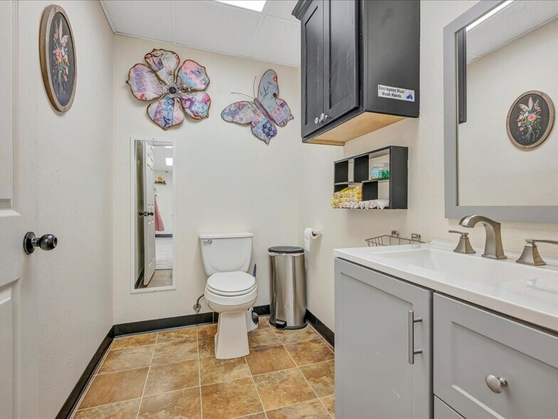 More Photos Of 105 Champions Dr, Lufkin Fast Food For Sale