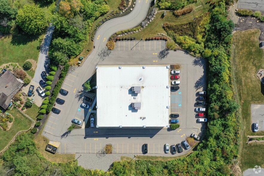 More Photos Of 2559A Brandt School Rd, Wexford Office For Lease