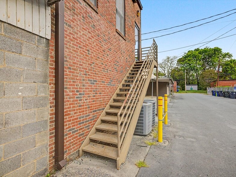 More Photos Of 72 Hillsboro St, Pittsboro Office For Sale