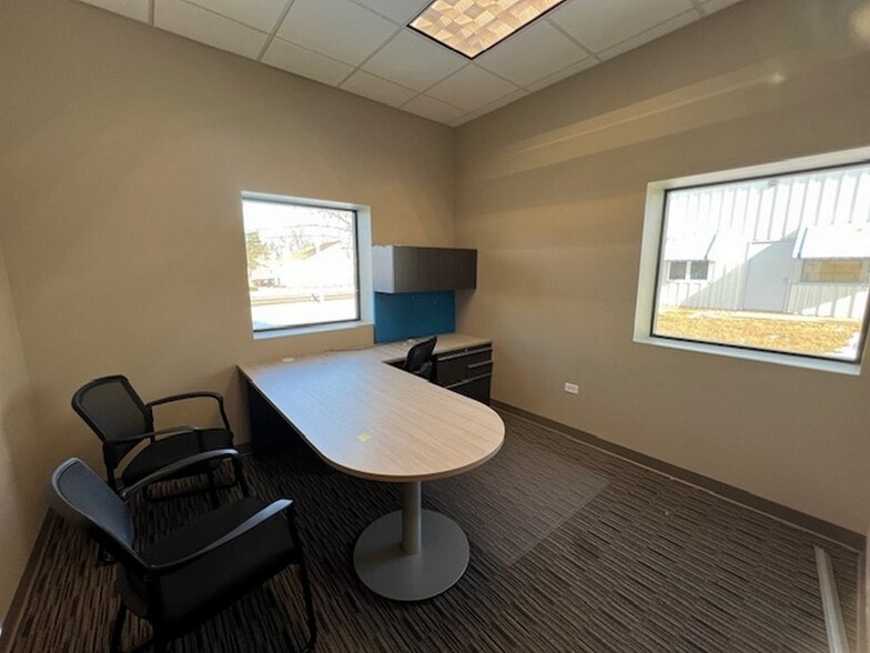 More Photos Of 1150 McConnell Rd, Woodstock Warehouse For Lease