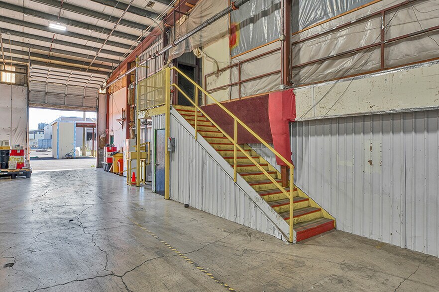 More Photos Of 2257 Progress Way, Woodburn Warehouse For Sale