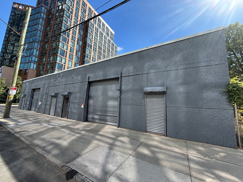 More Photos Of 26-31 1st St, Astoria Warehouse For Lease