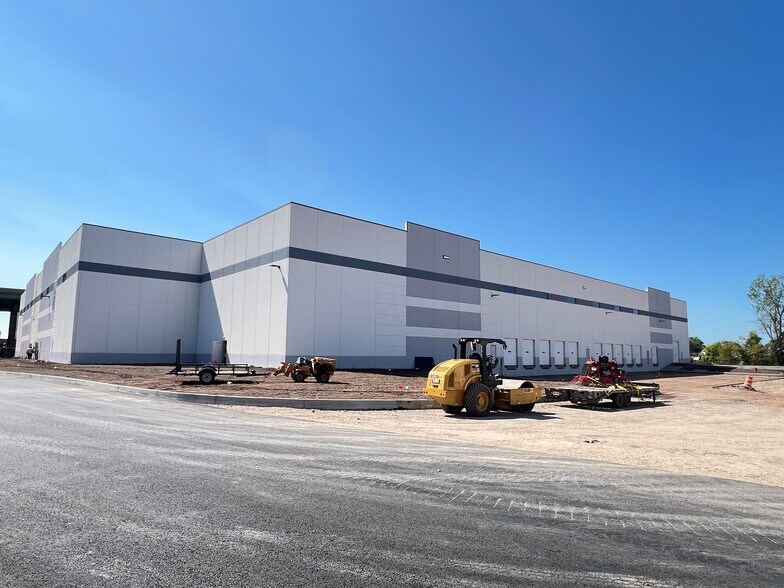 More Photos Of 30 Cross St, Ridgefield Park Distribution For Lease