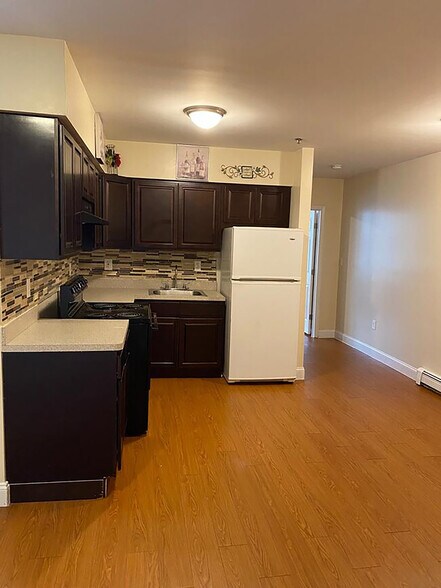 More Photos Of 533 E 2nd Ave, Roselle Apartments For Sale