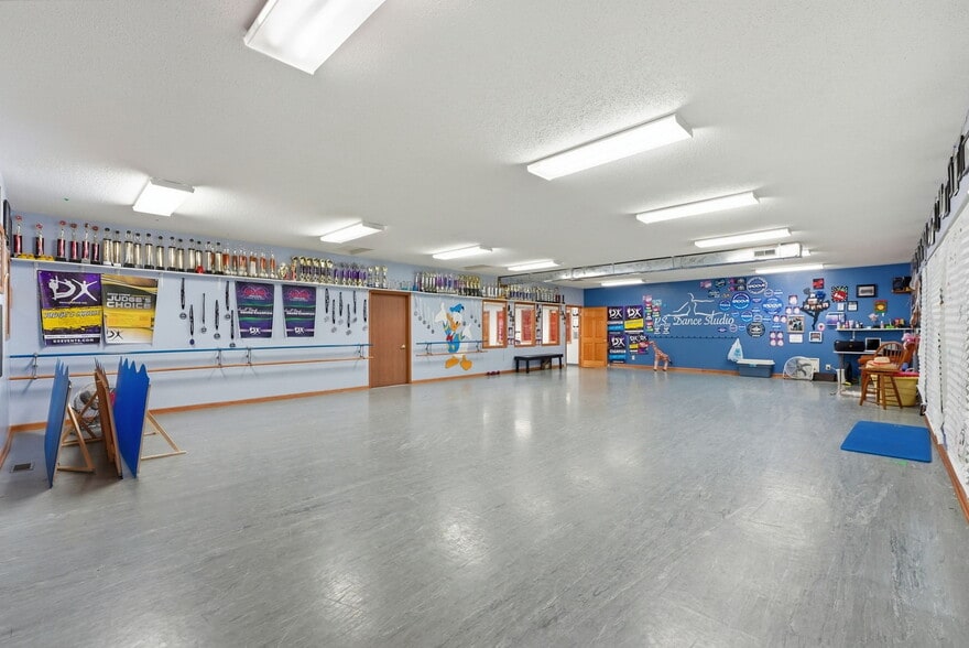 More Photos Of 251 8th St NW, Elk River Office For Sale