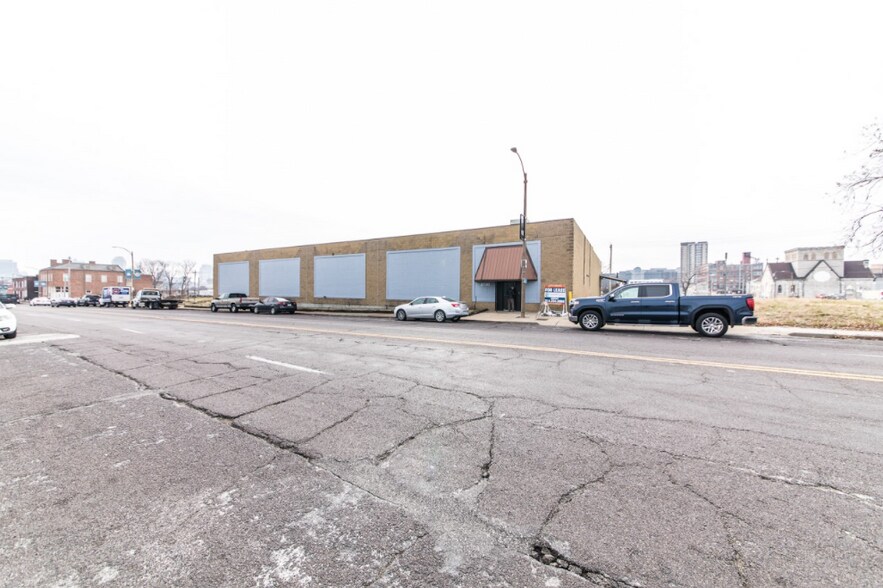 More Photos Of 2730 Delmar Blvd, Saint Louis Warehouse For Lease